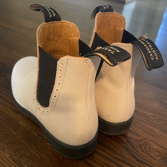 Blundstone High Top Chelsea Boots in Pearl - Picture 3 of 5